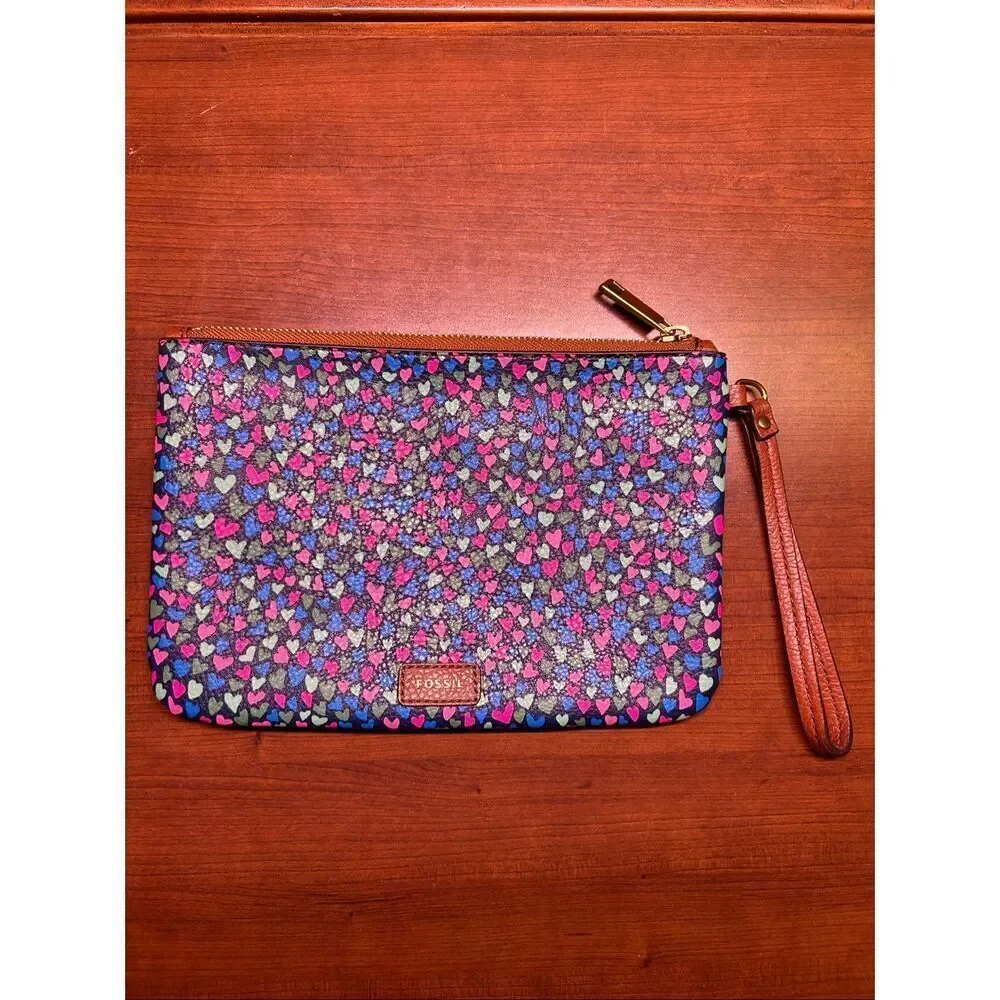 Fossil Tessa LG Hearts Wristlet NWT 8.5” x 6” NEW Blue Background with Hearts
